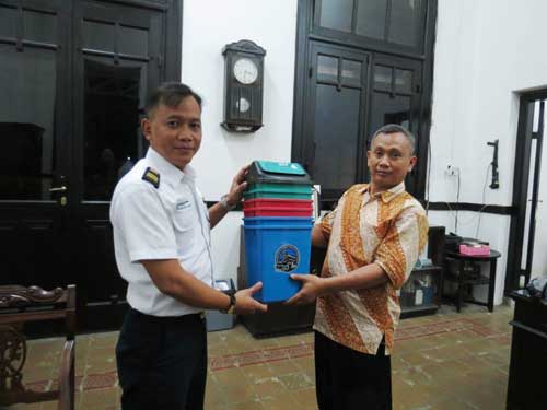penyerahan-sumbangan-tempat