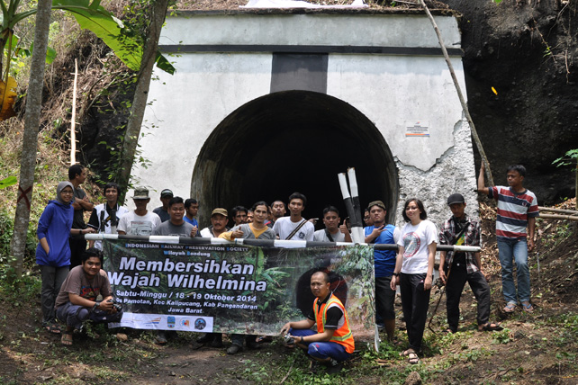 Bakti Prasarana IRPS Bandung “Membersihkan Wajah Wilhelmina”