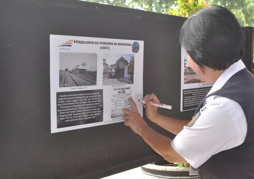 Pameran Foto Lokomotif Uap di Stasiun Semarang Tawang