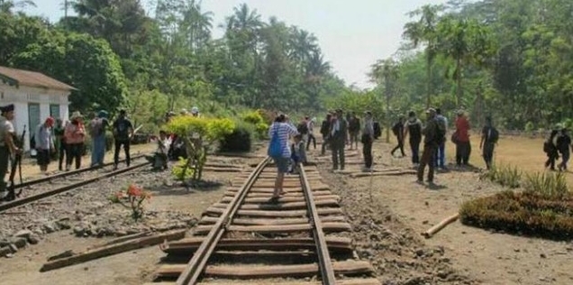 Napak Tilas Rel Mati Stasiun Bedono hingga Candi Umbul