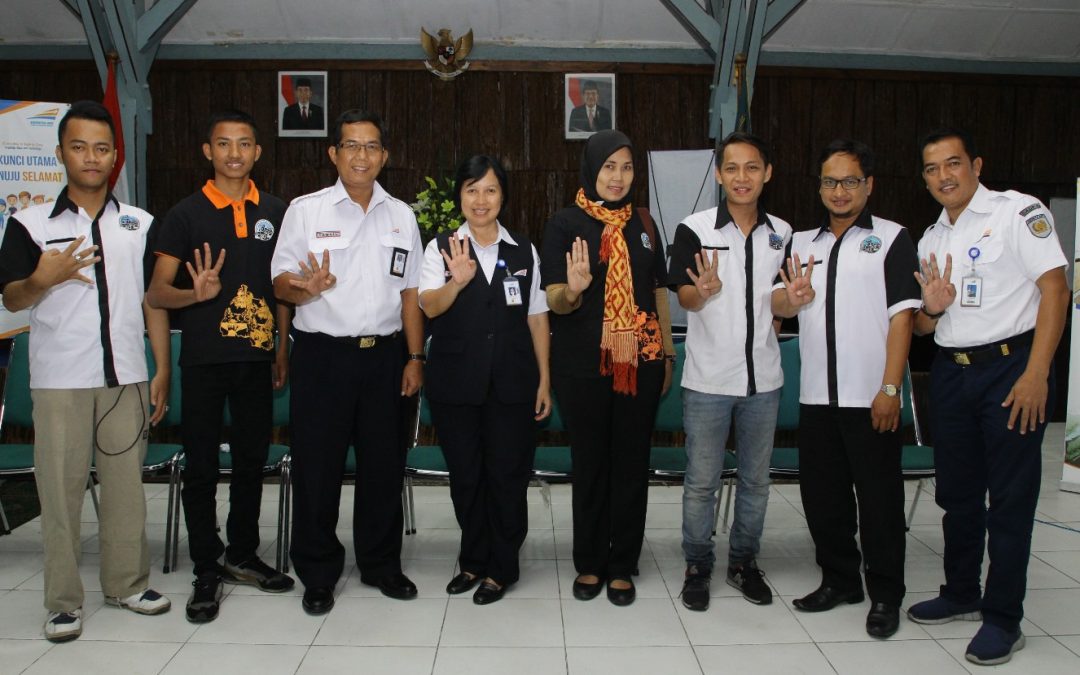 PT KAI DaOP IV Jalin Keakraban dengan Railfans dan Media