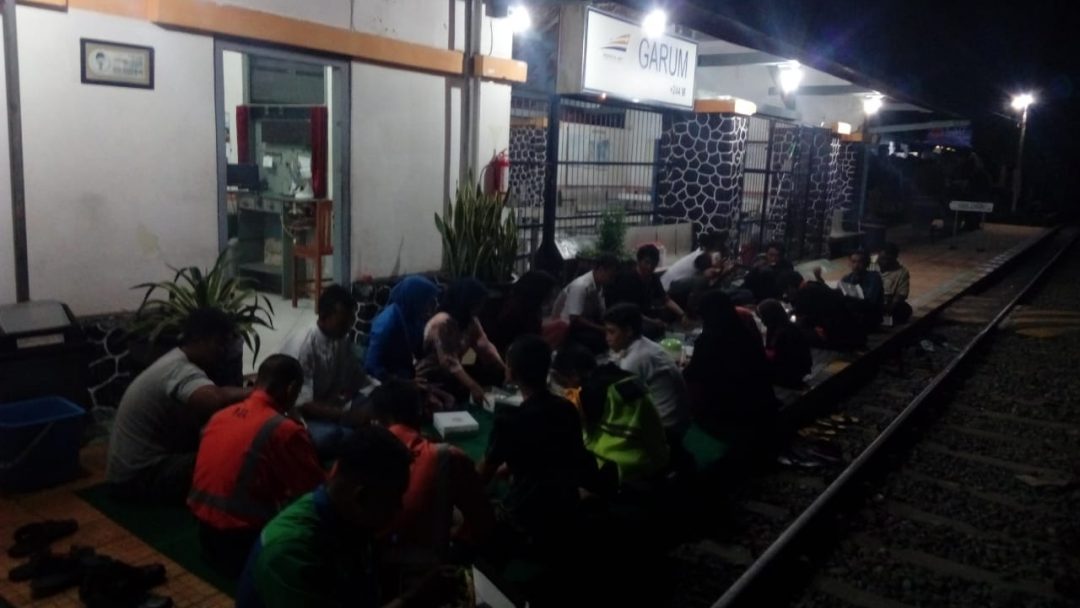 Silaturahim dan Buka Puasa Bersama IRPS Surabaya dan Kru Stasiun Garum