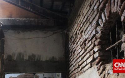 Stasiun Terkuno Indonesia, ‘Digerogoti’ Rumah-Rumah Penduduk