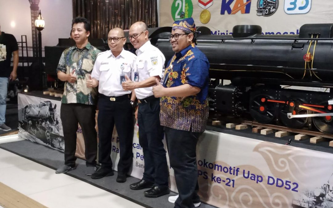 Roadshow Miniatur Lokomotif Uap DD5208 di Bandung Resmi Dibuka