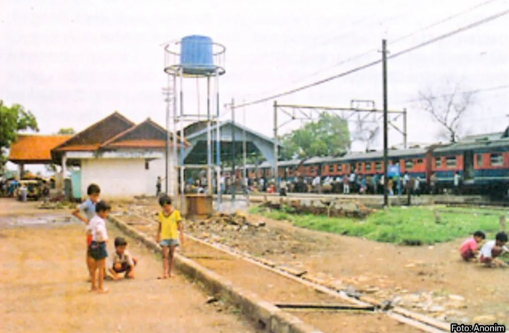 kanopi stasiun angke