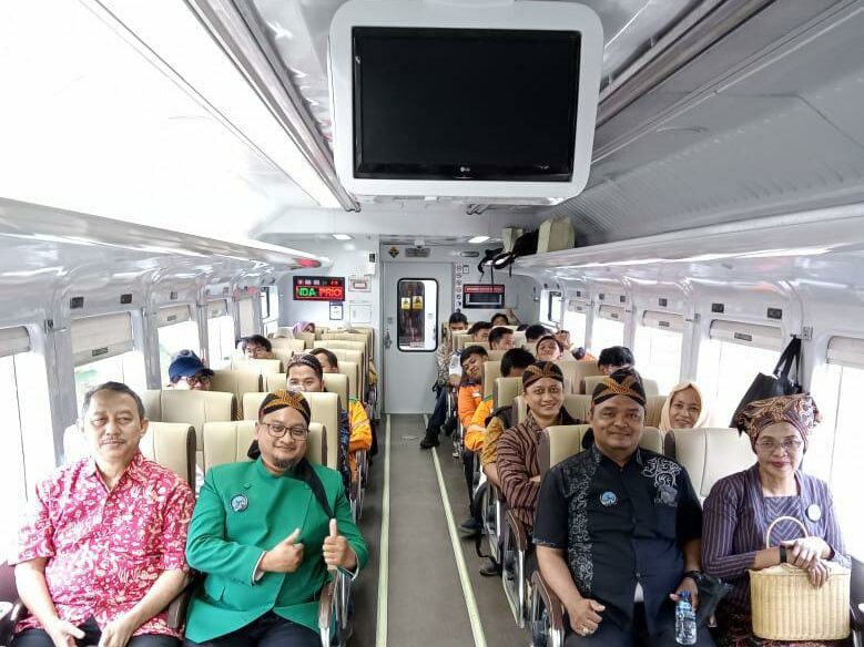 157 tahun perkeretaapian