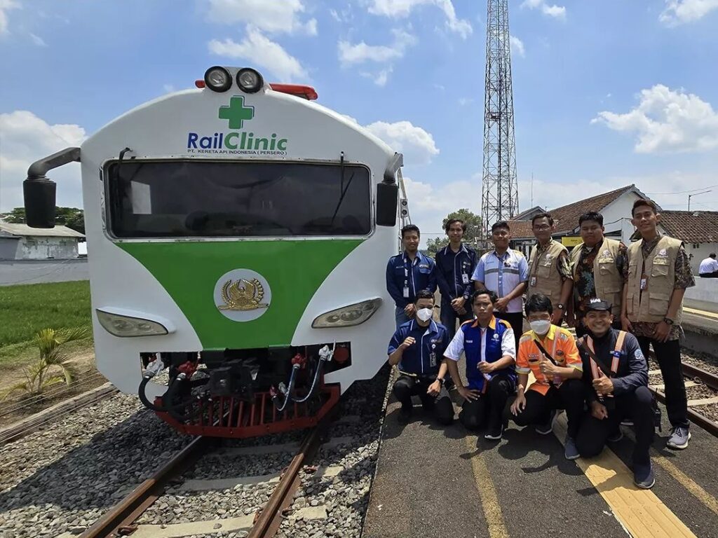 bakti sosial rail clinic ngebruk