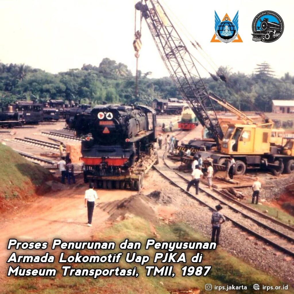 penurunan lokomotif museum transportasi