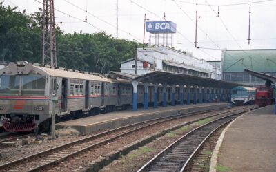 Aktivitas Kereta Api di Stasiun Jakarta Kota, 1997