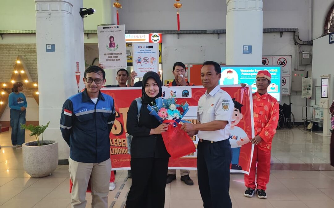 Rayakan Imlek, IRPS Cirebon Sosialisasi Anti Pelecehan Seksual di Stasiun Cirebon