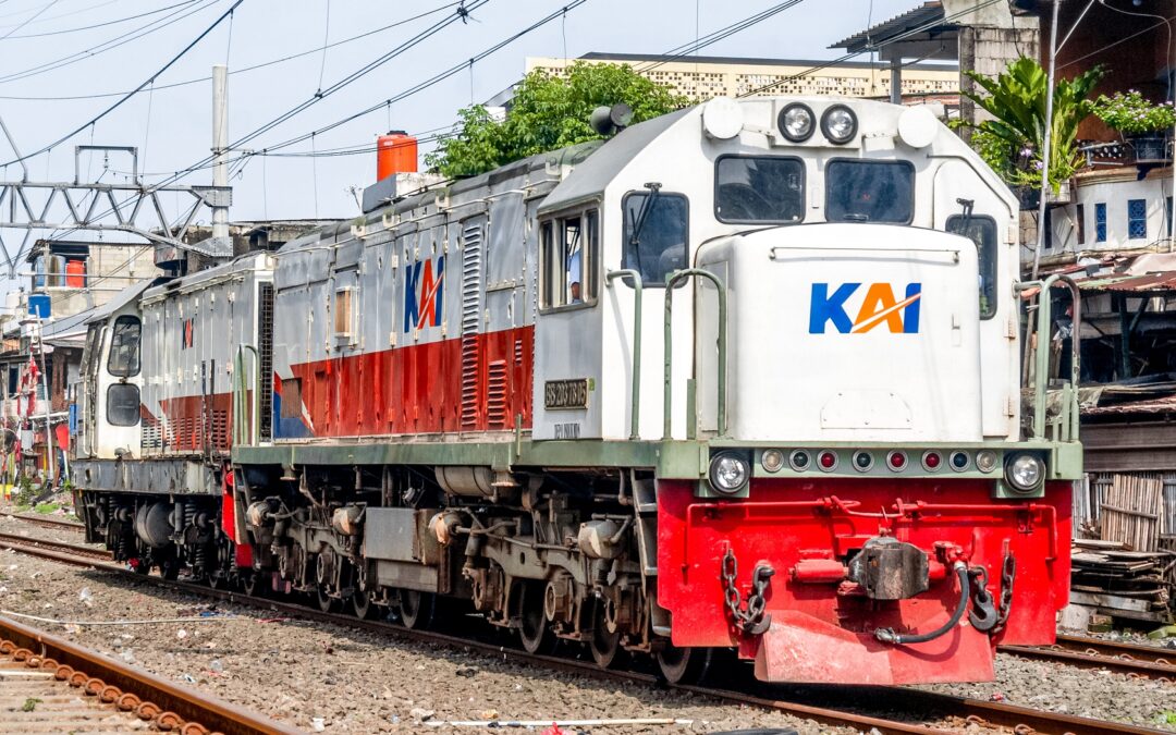 Ada Mutasi, Lokomotif BB203 dan BB303 Tapaki Lagi Rel Pulau Jawa Setelah Berdekade