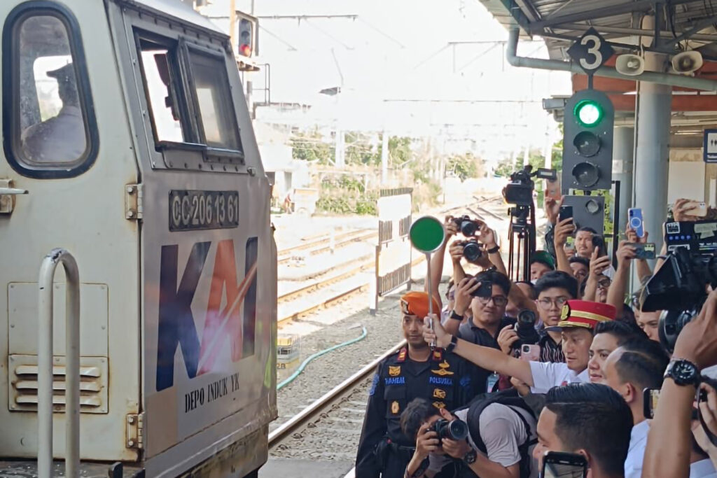 peresmian kereta ekonomi kerakyatan