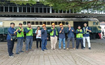 IRPS Semarang Bersih-Bersih Lokomotif Legendaris CC20015 dan BB20008