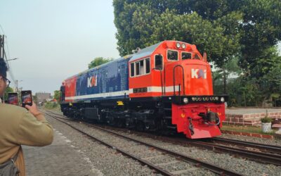 Rampung Perawatan, Lokomotif CC2018915 Tetap Merah-Biru